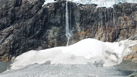 Panoramic-view-of-glacier-and-waterfalls-of-Fellaria,-Valmalenco-in-Italy