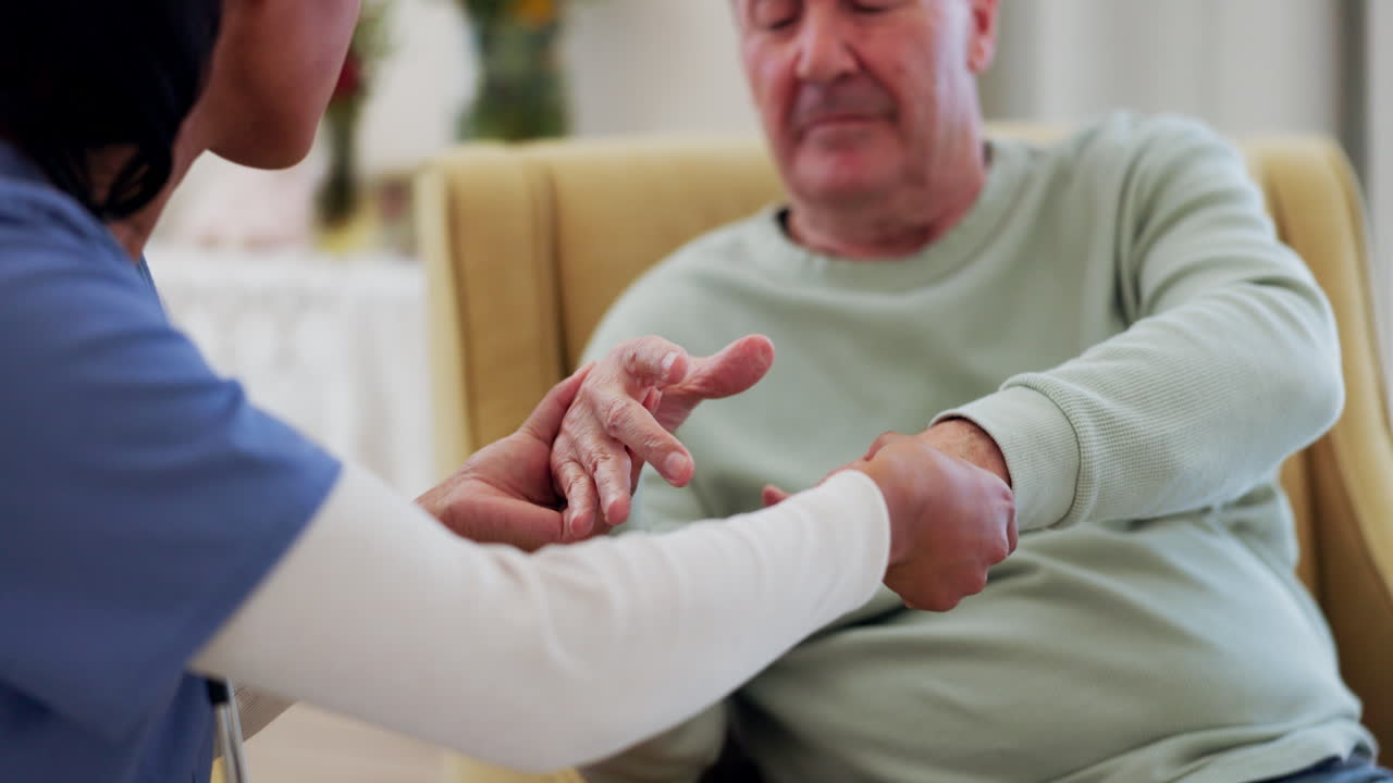 atención médica, parkinsons y enfermera con un hombre mayor