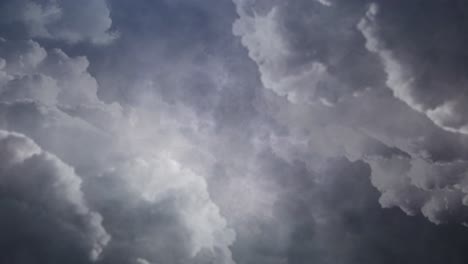 vista de las nubes cumulonimbus moviéndose en el cielo