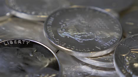 una vista amplia de nosotros monedas de plata