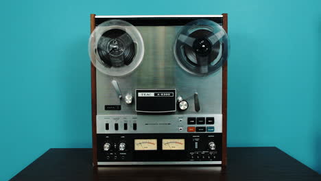 teac a6300 reel to reel player-recorder in play mode