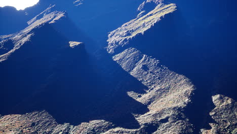 Luftpanorama-Der-Felsigen-Berge