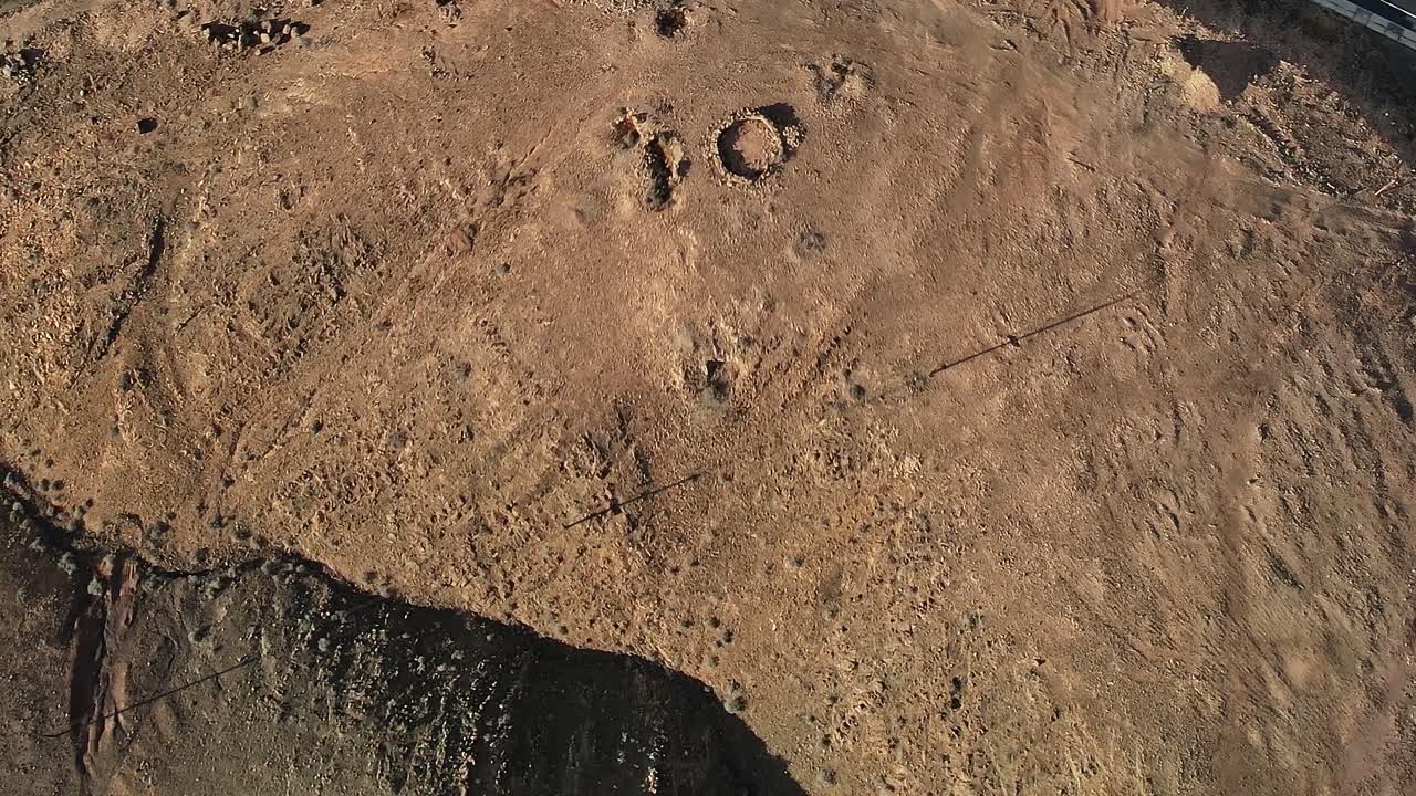 Vista aerea del paesaggio e della strada di Fuerteventura in Spagna.