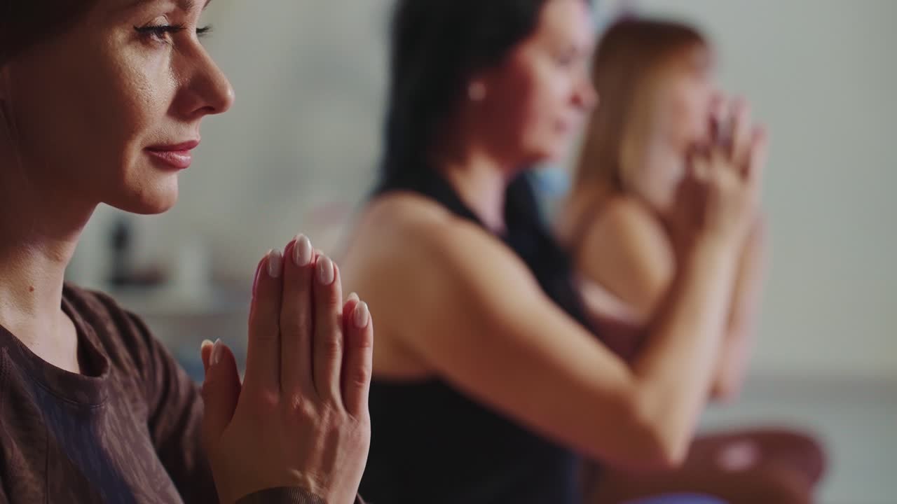 그룹 요가 명상 세션