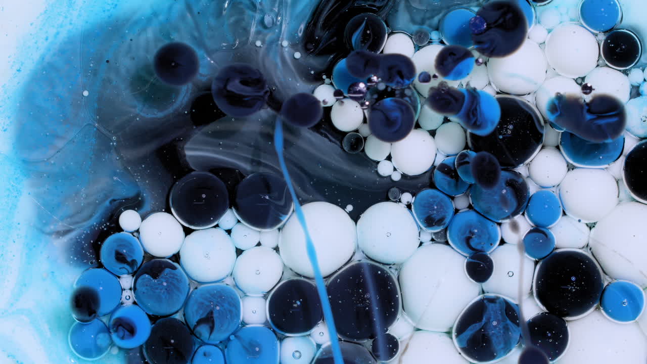 fondo de arte abstracto de colores azules y negros arremolinados, burbujas de aceite y pintura estallan y reaccionan