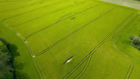 Lebhafte-Grüne-Wiesenlandschaft-Frankreichs,-Luftdrohnenansicht