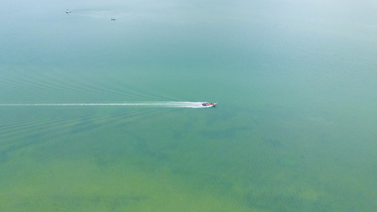 코 피 피, 태국 근처 바다에서 보트의 조감도
