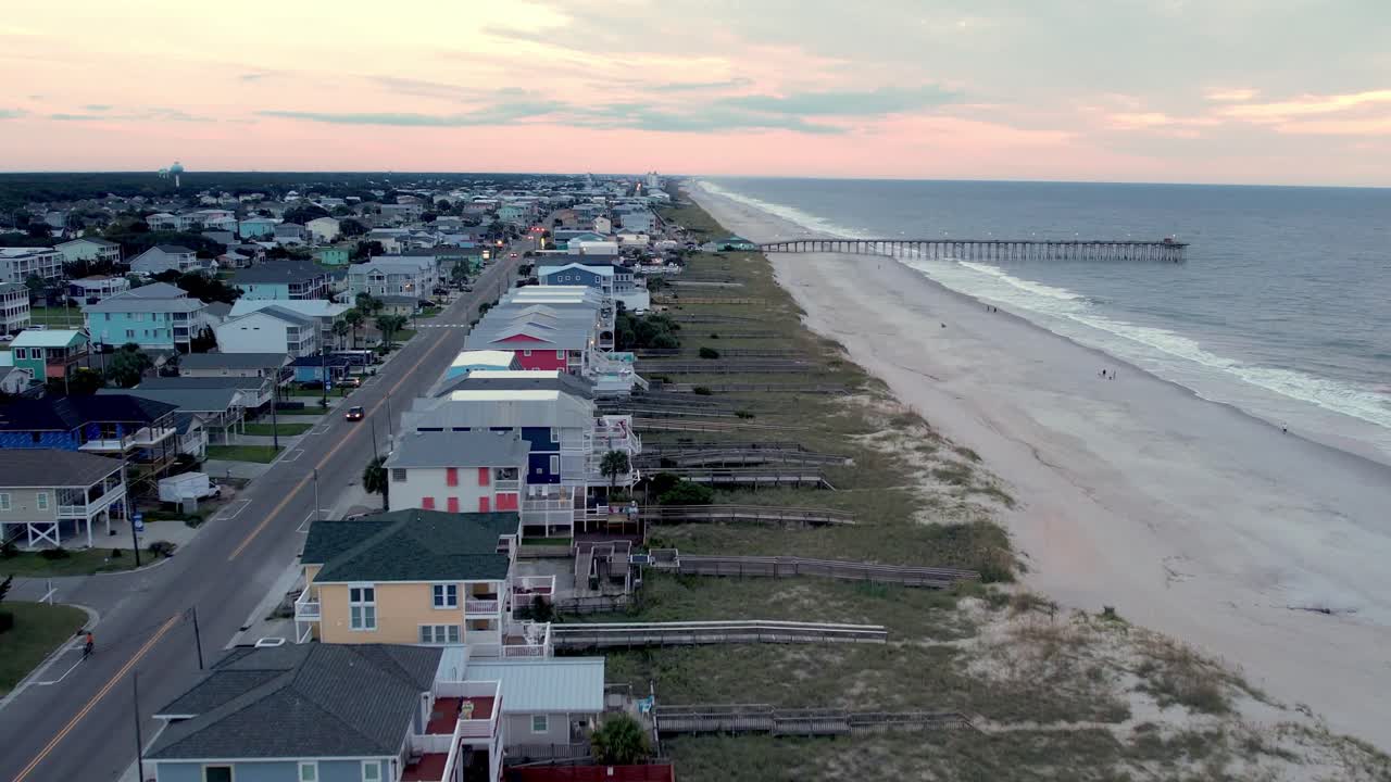 Ripresa aerea in discesa a Kure Beach, Carolina del Nord