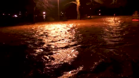escenas dramáticas de inundaciones nocturnas en el distrito de los lagos de carlisle 2015-1