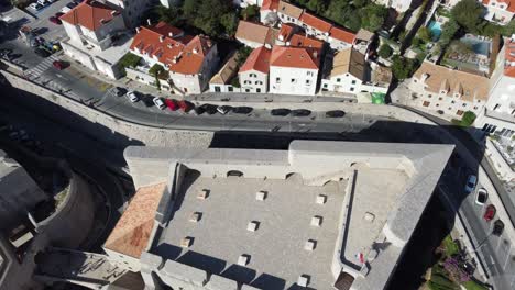 vista aérea de las murallas de la ciudad de dubrovnik, croacia