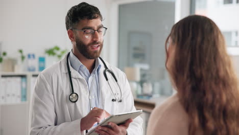 consulta del médico con el paciente
