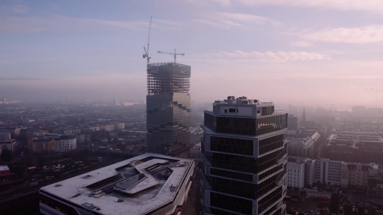 вид со стояка на восточную часть торгового центра во фридрихсхайне, берлин, германия