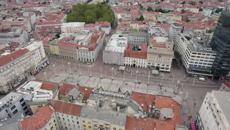 Top-aerial-view-of-famous-Ban-Jelačić-Square-in-city-of-Zagreb,-Croatia