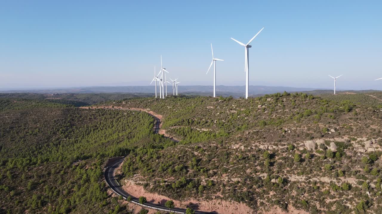 fotografía de un parque eólico para la producción de energía eólica en cataluña, españa