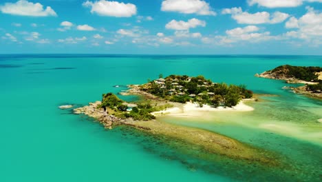 Luftdrohnenflug-über-Einer-Kleinen-Insel-In-Der-Nähe-Des-Choeng-Moe-Beach-In-Koh-Samui,-Thailand