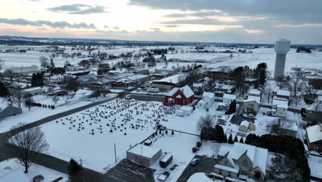 Pueblo-Pequeño-En-Estados-Unidos-Al-Atardecer