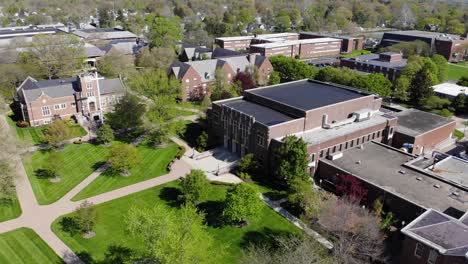 Capital-University-In-Columbus,-Ohio---Drohnenaufnahmen-Aus-Der-Luft-Vom-Campus-In-Bexley,-Ohio