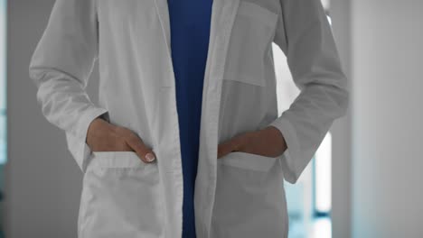 Close-up-of-caucasian-female-doctor-in-medical-clinic.