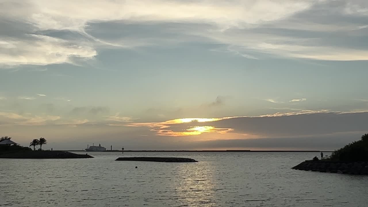 오키나와 나하 우미소라 공원의 저녁 풍경