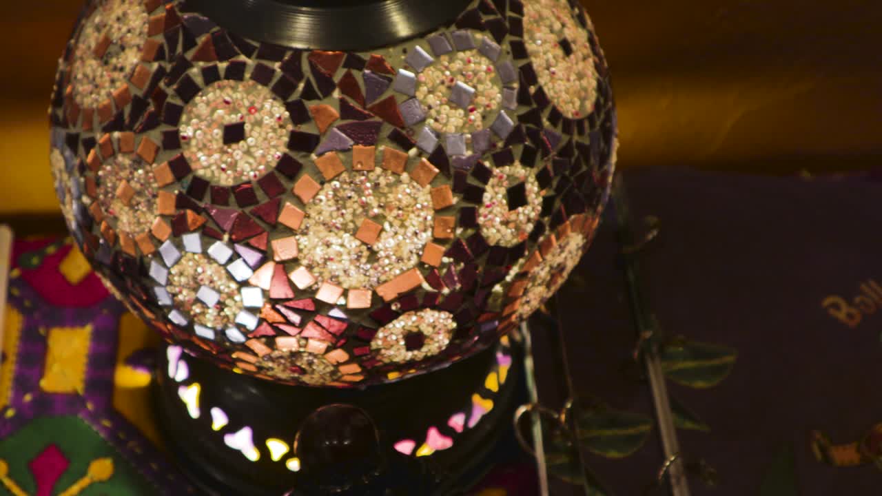 인도 램프 전통적인 장식 장식 다채로운 불 테이블