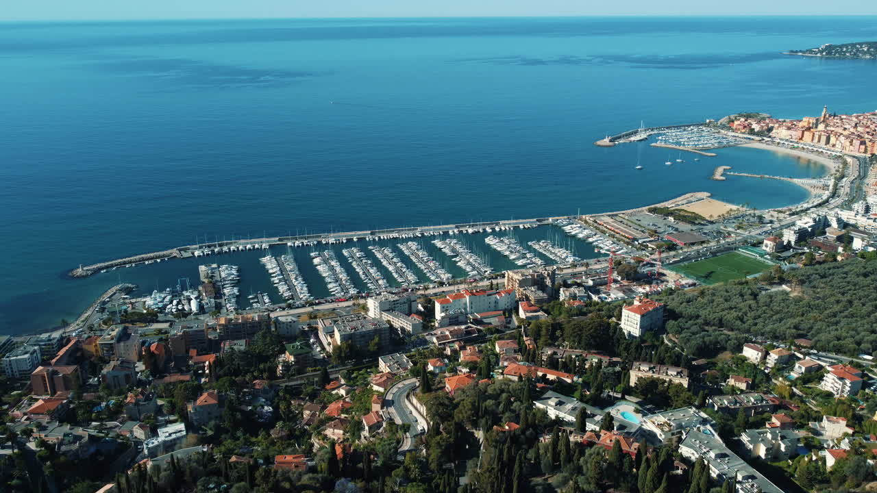 vista aérea de la ciudad de villefranche-sur-mer, francia
