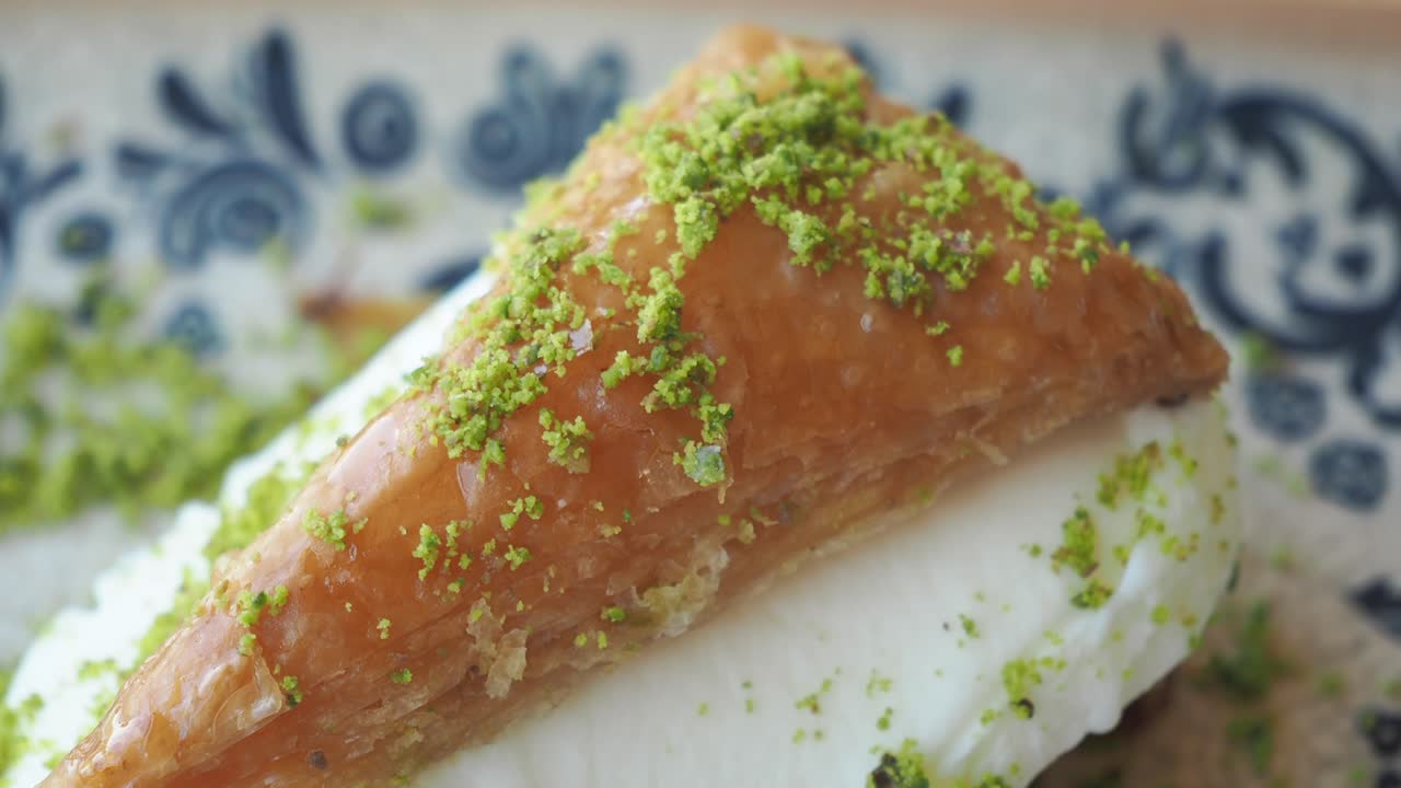 un primer plano de un delicioso postre de baklava turco