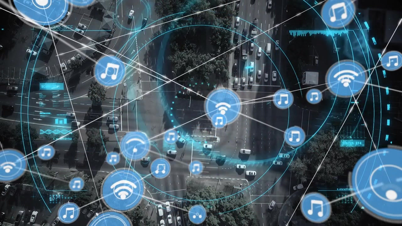 Animazione di una rete di connessioni con icone su elaborazione dati.