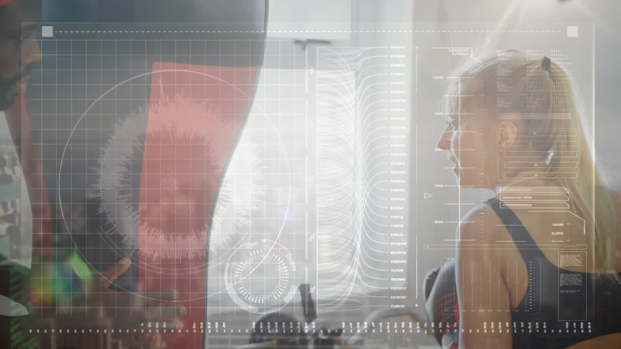 백인 여성 권투 선수와 남성 트레이너가 권투 가방에 주먹을  ⁇ 고 연습하는 데이터 처리