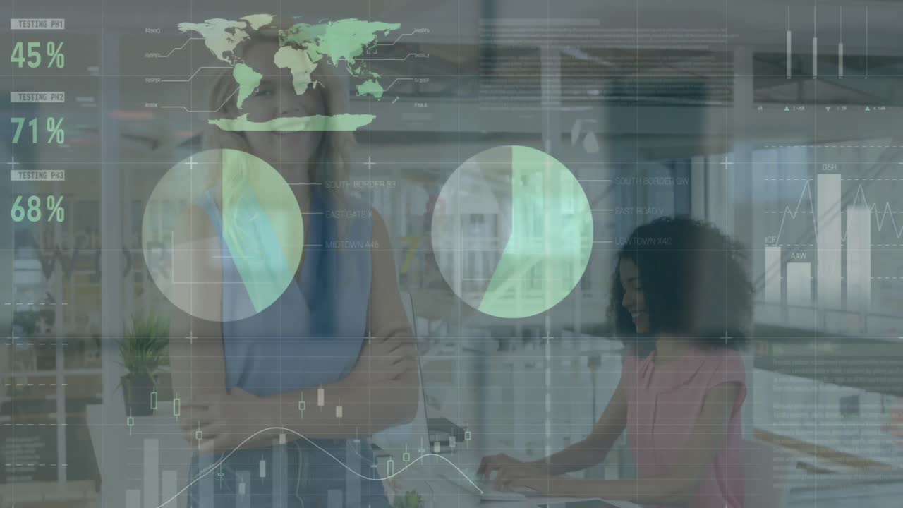 animación del procesamiento de datos sobre diversas mujeres empresarias en la oficina