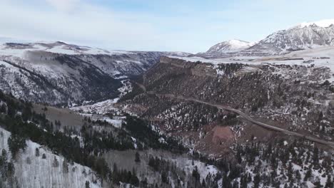 Mountain-valley-with-scenic-road-to-Telluride,-popular-resort-and-travel-destination,-United-States