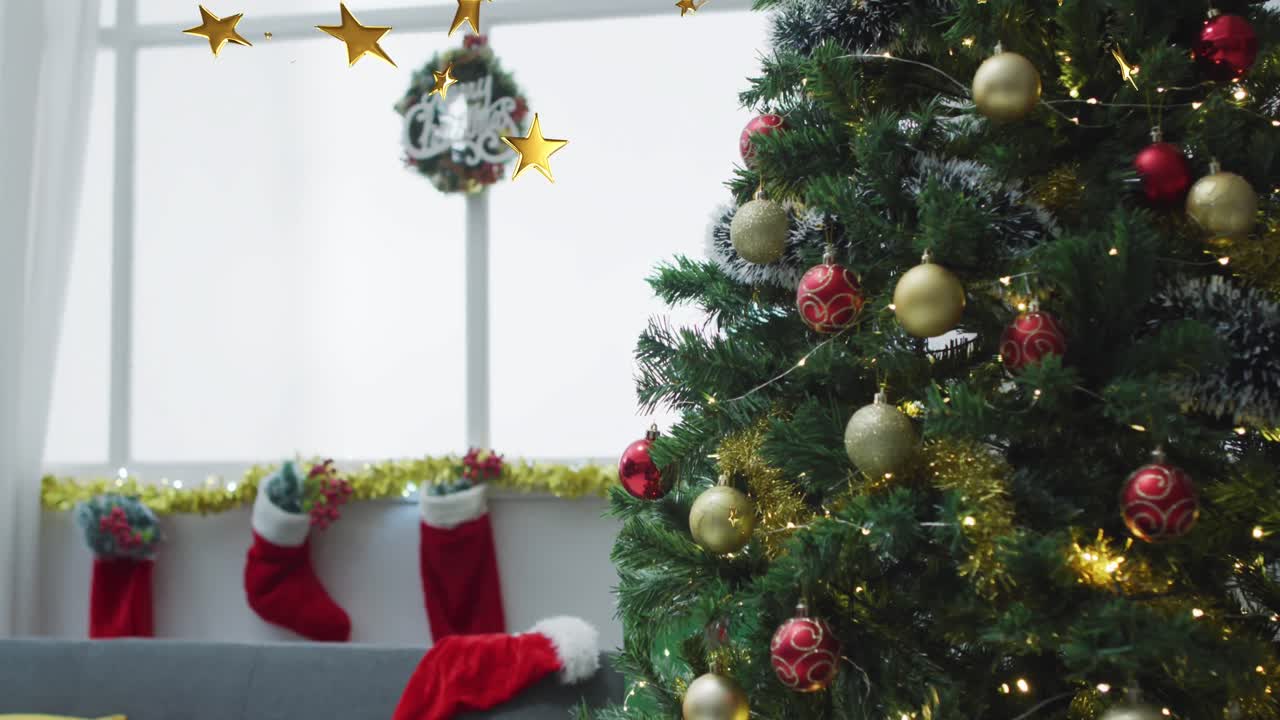 크리스마스 트리 위에 떨어지는 크리스마스 별의 애니메이션