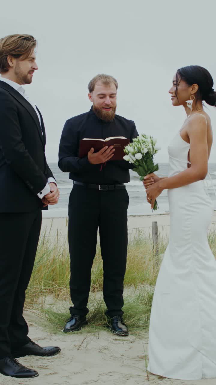 Cerimonia del matrimonio in spiaggia