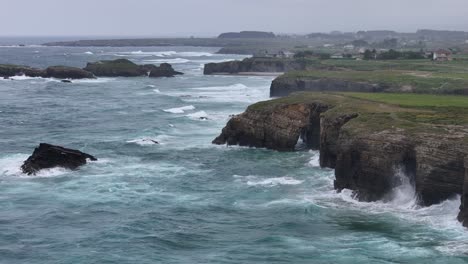 Flut-In-Catedrais,-Kathedralen-Strand-Nordspanien-Drohne,-Luftaufnahme