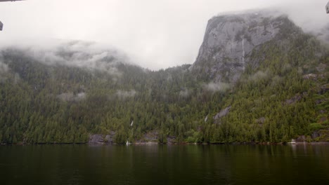 Fiordos-Brumosos-De-Alaska,-Bahía-Rudyerd