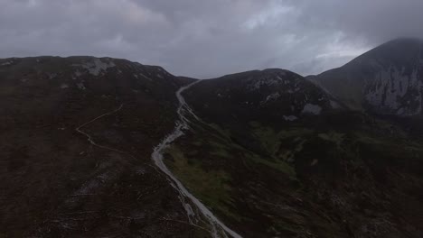 Luftaufnahme-Auf-Dem-Weg-Zum-Berg-Croagh-Patrick