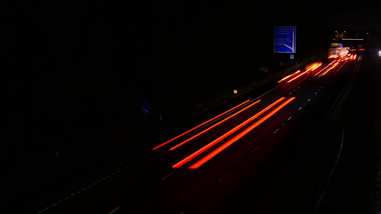 increíble, hiper lapso de autopista de larga exposición, carretera muy transitada, autopista