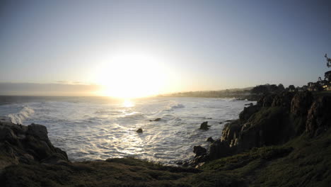 Lapso-De-Tiempo-De-Las-Olas-Y-El-Amanecer-Sobre-El-Pacific-Grove-Marine-Garden-Park-En-Pacific-Grove-California