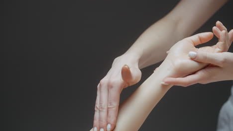 masaje corporal con exfoliante de azúcar