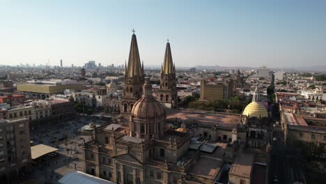 Nahaufnahme-Der-Guadalajara-Luftaufnahme-Und-Umlaufbahn-Der-Catedral-De-Guadalajara,-Mexiko