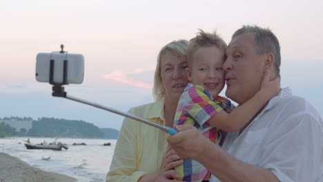 happy selfie with grandparents