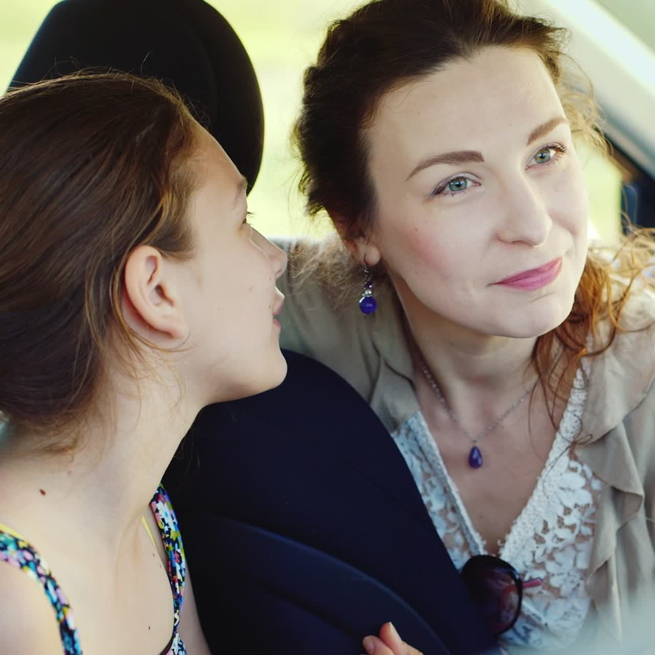 10대 엄마와 딸의 믿음직스럽고 친근한 소통 2