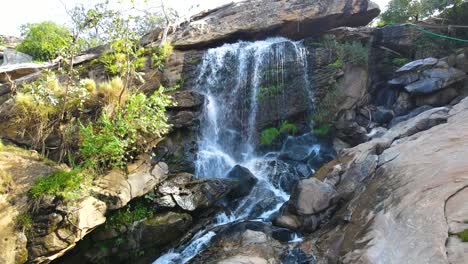 cascada en el norte de kenia