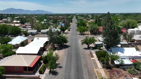 Aerial-footage-of-a-residential-neighborhood-in-desert