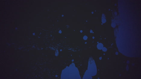 fondo azul calmante con gotas de manchas negras