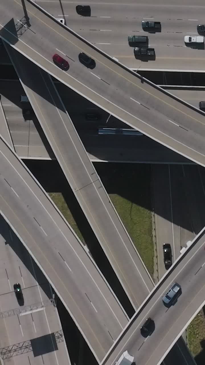 Vista dall'alto dello svincolo autostradale di Dallas, Texas, nell'area del centro