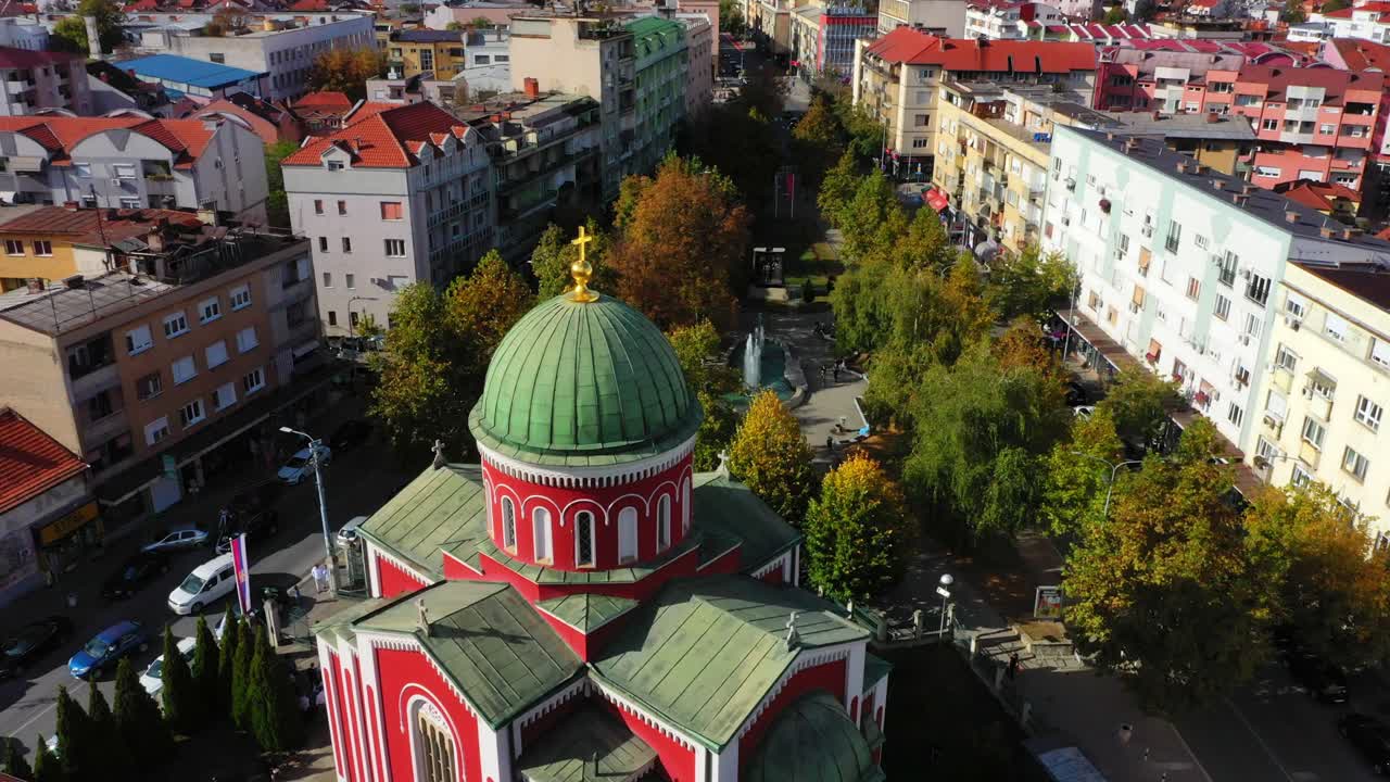 vista aérea de un avión no tripulado de la iglesia ortodoxa