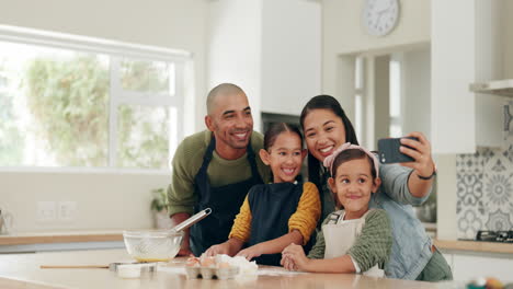 Selfie,-Kochen-Und-Frühstück-Mit-Der-Familie