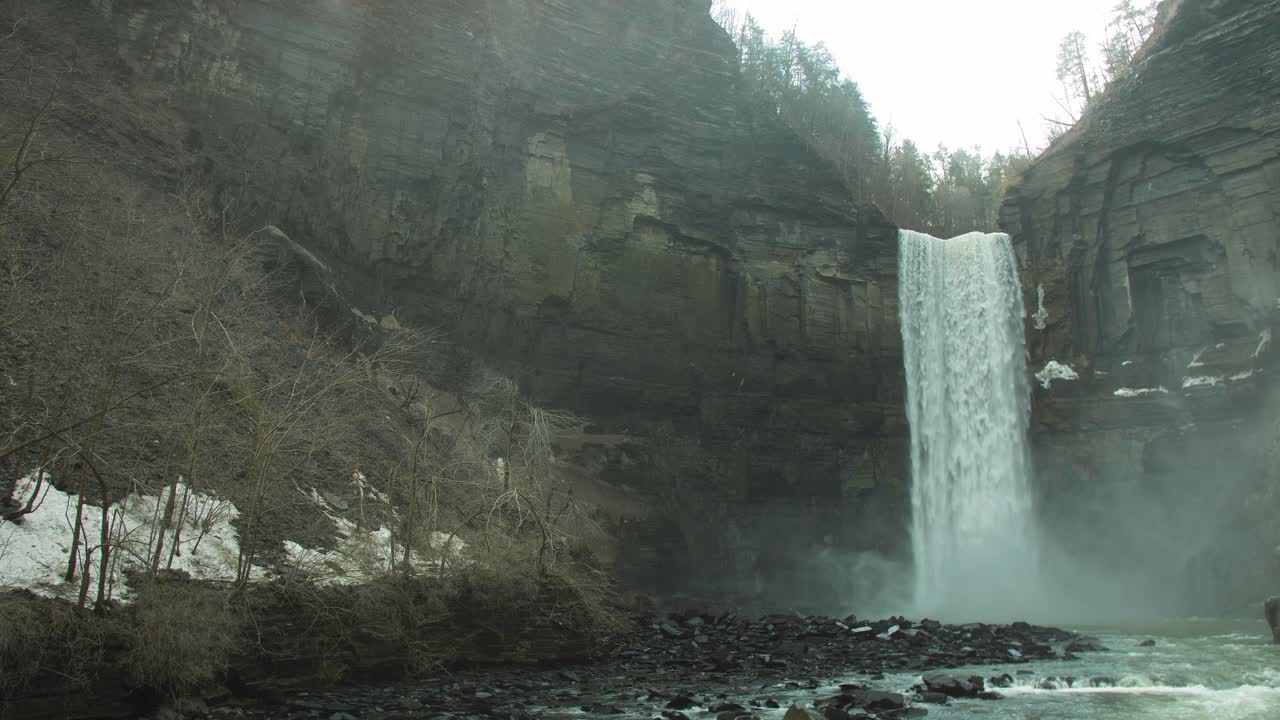ithaca, ny 4k 근처의 아름다운 taughannock 폭포
