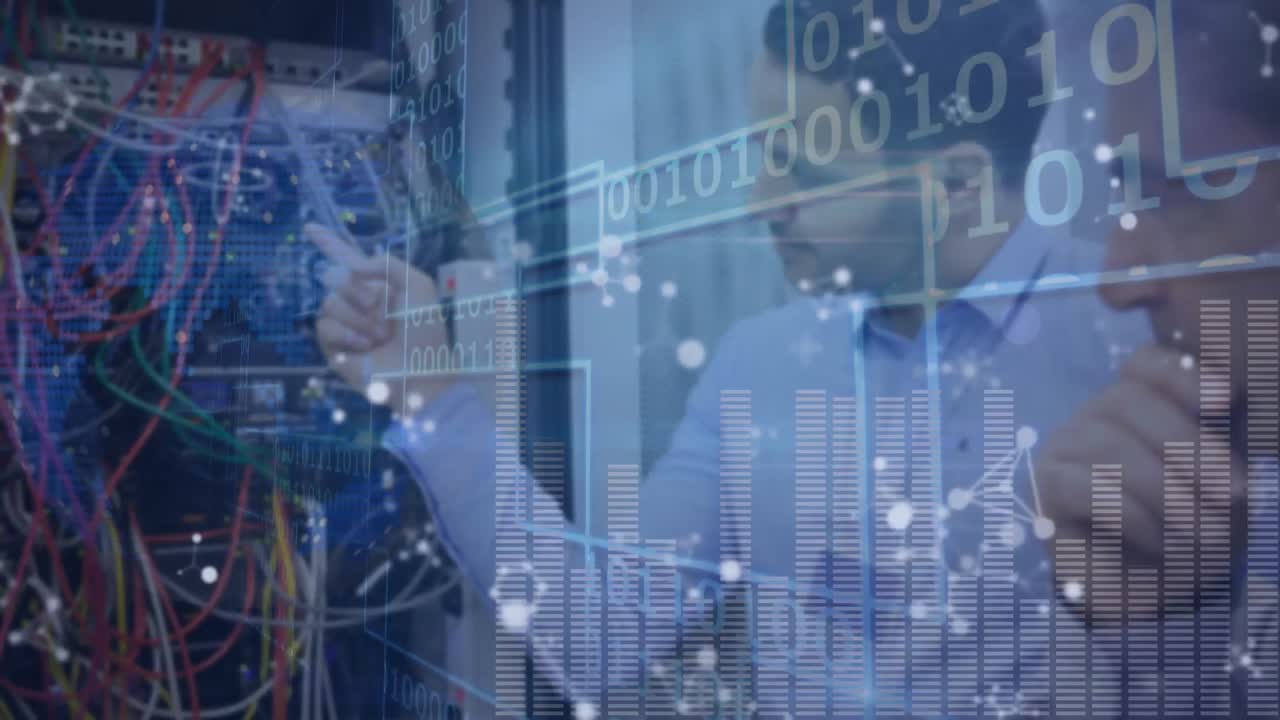 animazione del globo e colonne mobili su uomini bi-razziali nella sala server