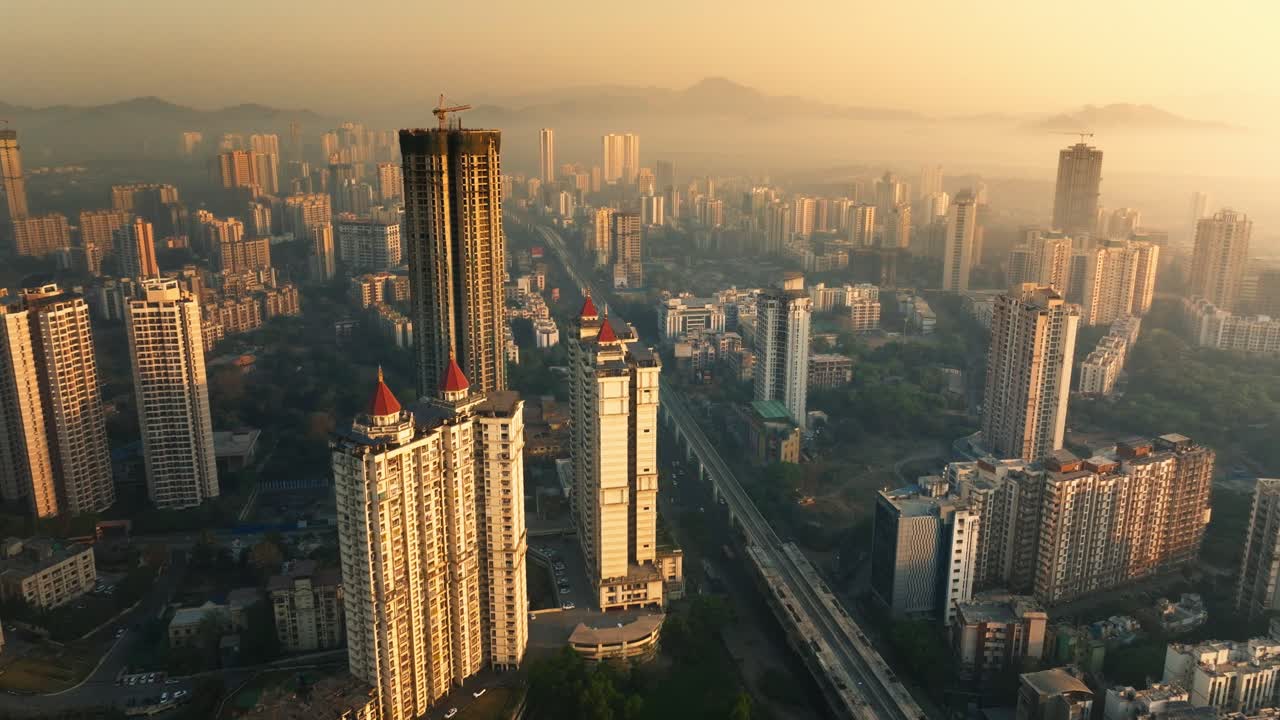Horizonte da Cidade de Mumbai ao Nascer do Sol